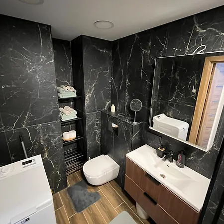 Modern With Private Parking - 10 Min To Airport, 15 Min Center Daire *