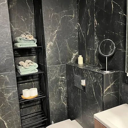 Modern With Free Parking - 10 Min To Airport, 15 Min Center