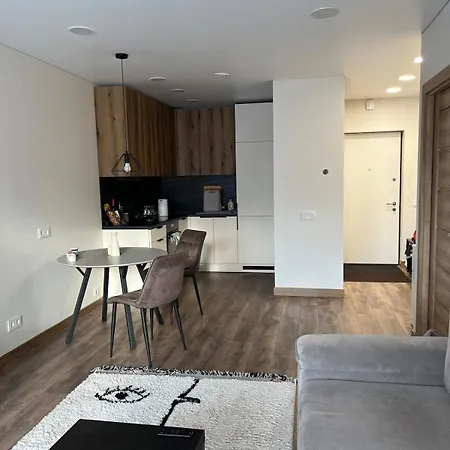 Daire Modern With Private Parking - 10 Min To Airport, 15 Min Center *
