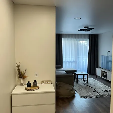 Modern With Private Parking - 10 Min To Airport, 15 Min Center Daire