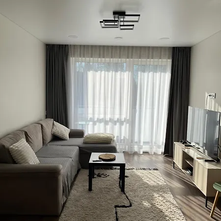 Daire Modern With Private Parking - 10 Min To Airport, 15 Min Center *