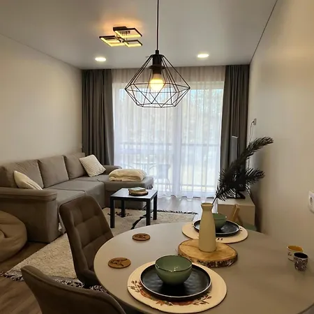 Daire Modern With Private Parking - 10 Min To Airport, 15 Min Center *