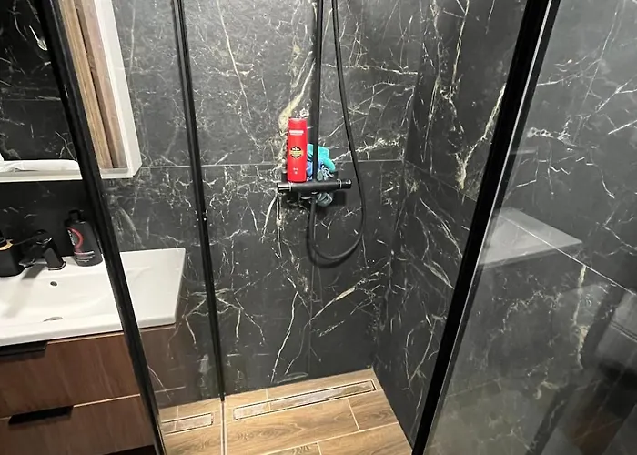 Modern With Free Parking - 10 Min To Airport, 15 Min Center Apartment