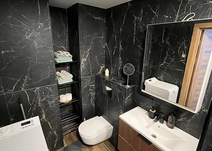 Modern With Free Parking - 10 Min To Airport, 15 Min Center 公寓 *