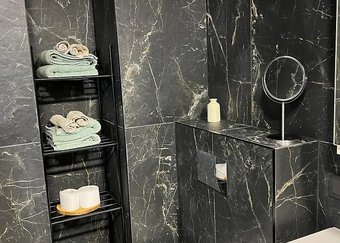 Modern With Free Parking - 10 Min To Airport, 15 Min Center