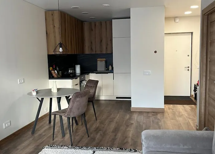 Apartment Modern With Free Parking - 10 Min To Airport, 15 Min Center *