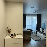 Modern With Free Parking - 10 Min To Airport, 15 Min Center Lägenhet